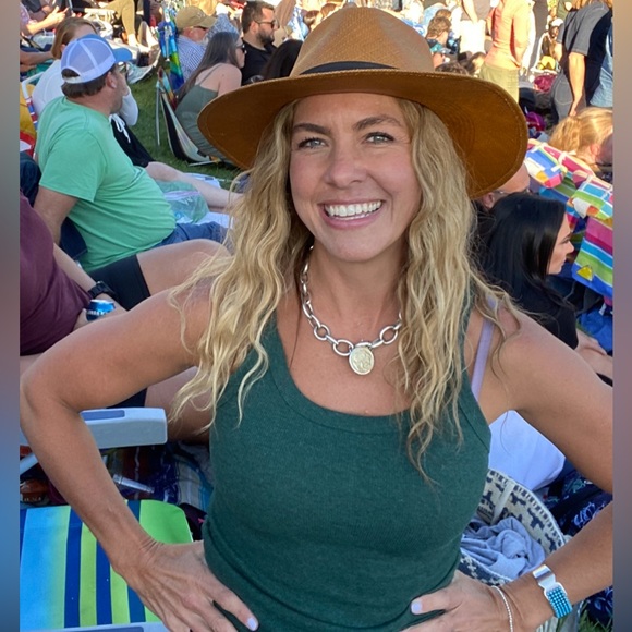 Meet your Posher, Jennyanne - Picture 2 of 2